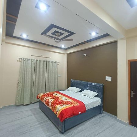 Sarvodaya Residency Hotel Ayodhya Bagian luar foto