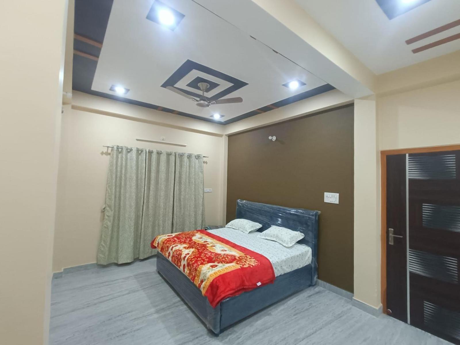 Sarvodaya Residency Hotel Ayodhya Bagian luar foto